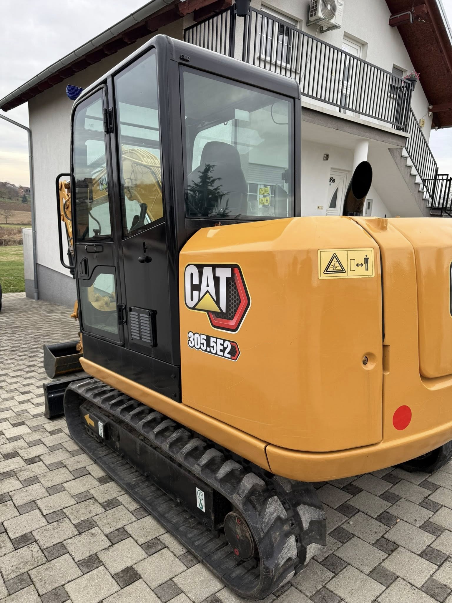 Bager Petrovic iskopi na iskopu temelja kuce u okolici Krizevaca